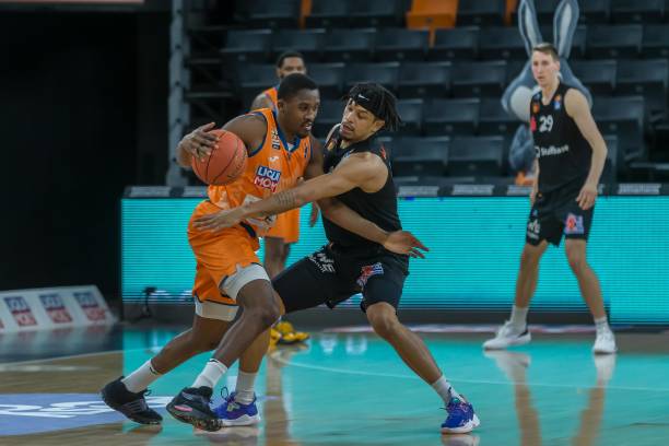 守稳健性同 守稳健性同