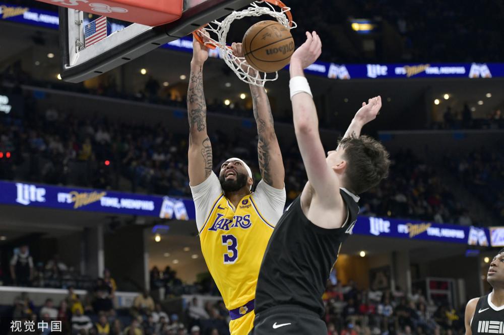 愤然离席 愤然离席